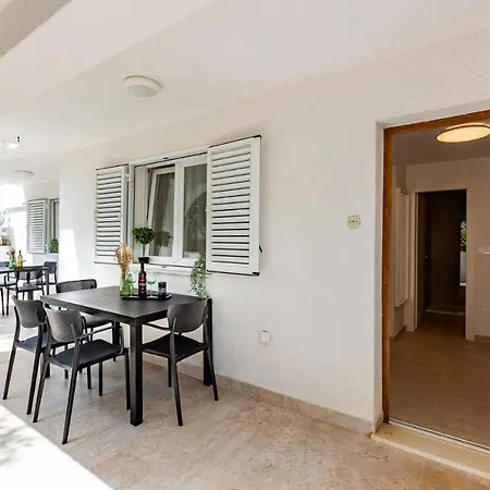 Olive Garden Krk Apartamento Krk Town