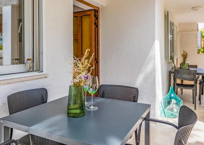 Olive Garden Krk Apartmán *